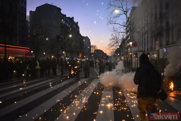 Paris yangın yeri! Fransa'daki 'emeklilik' reformu gösterilerinde gençler de sahnede: Macron'a tepki büyük - 26