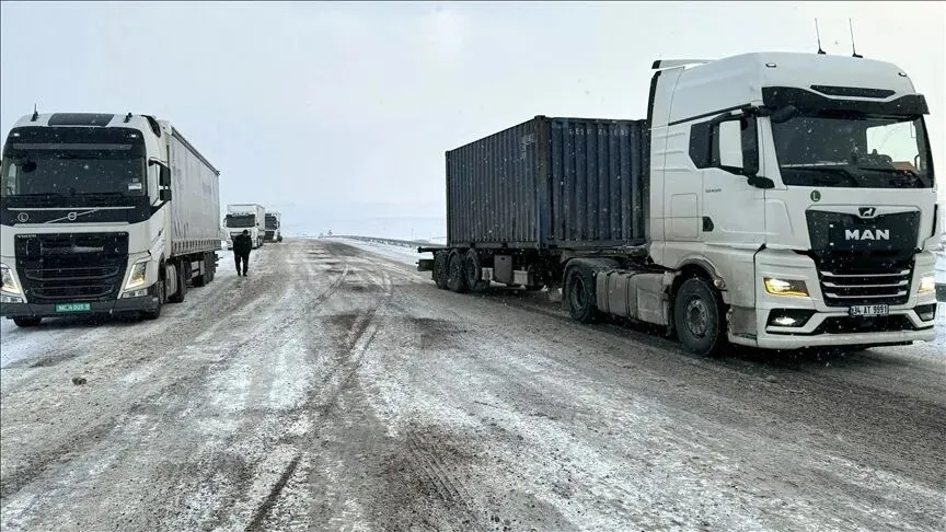 ankara-valiligi-duyurdu-nato-kapsaminda-agir-tonajli-araclara-gecici-yasak-1782971660349.jpeg Ankara Valiliği duyurdu! NATO kapsamında ağır tonajlı araçlara geçici yasak-3