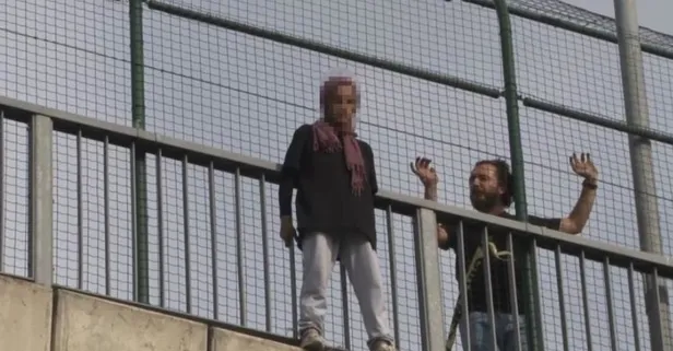 Kağıthane TEM'de intihar girişimi! Genç kadın korkuluklara çıktı: Çevredekiler o anları film izler gibi izledi...