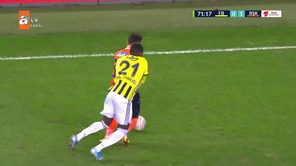 fenerbahce-basaksehir-macinda-tartismali-pozisyon-enner-valencianin-golunden-once-faul-var-mi-1612904677330.jpeg