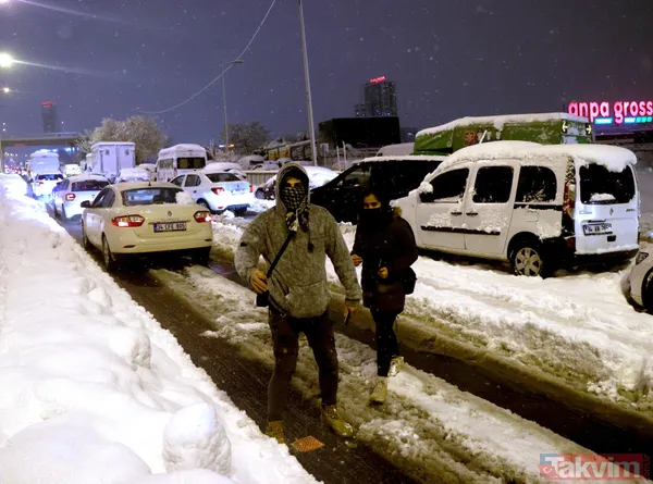 İBB'nin kar rezaleti: İstanbul'da yoğun kar sonrası araçlar yolda kaldı! Vatandaşlar evine gidemedi - 14