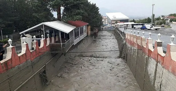 Erzincan’da yağış sonrası sel!