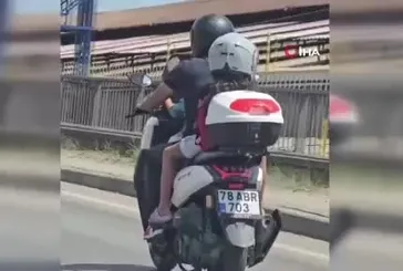 3 kişinin motosikletle yolculuk yaptığı anlar kamerada