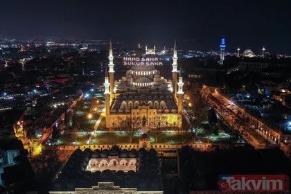 Ramazan ayının gelişiyle Türkiye genelinde camilere mahyalar asıldı