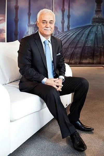 Kadınlar Cuma namazı kılmak zorunda mı? | Prof. Dr. Nihat Hatipoğlu cevapladı-7