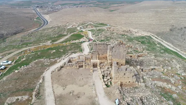 miss-europe-2021-ucuncusu-duygu-cakmaktan-birbirinden-seksi-pozlar-tarihi-zerzevan-kalesi-dogal-studyo-oldu-1640154587319.jpg Miss Europe 2021 üçüncüsü Duygu Çakmak'tan birbirinden seksi pozlar! Tarihi Zerzevan Kalesi doğal stüdyo oldu-8