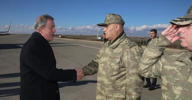 Son dakika... Milli Savunma Bakanı Akar ve komutanlar Suriye sınırında!