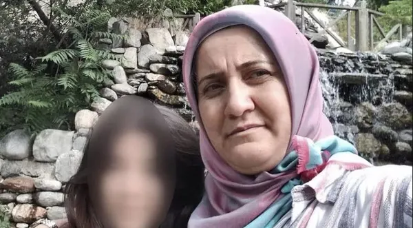 babasinin-sigara-icmesine-kizdigi-genc-annesini-oldurdu-babasi-ve-kiz-kardeslerini-yaraladi-1647955442980.jpg Babasının sigara içmesine kızdığı genç annesini öldürdü! Babası ve kız kardeşlerini yaraladı-2