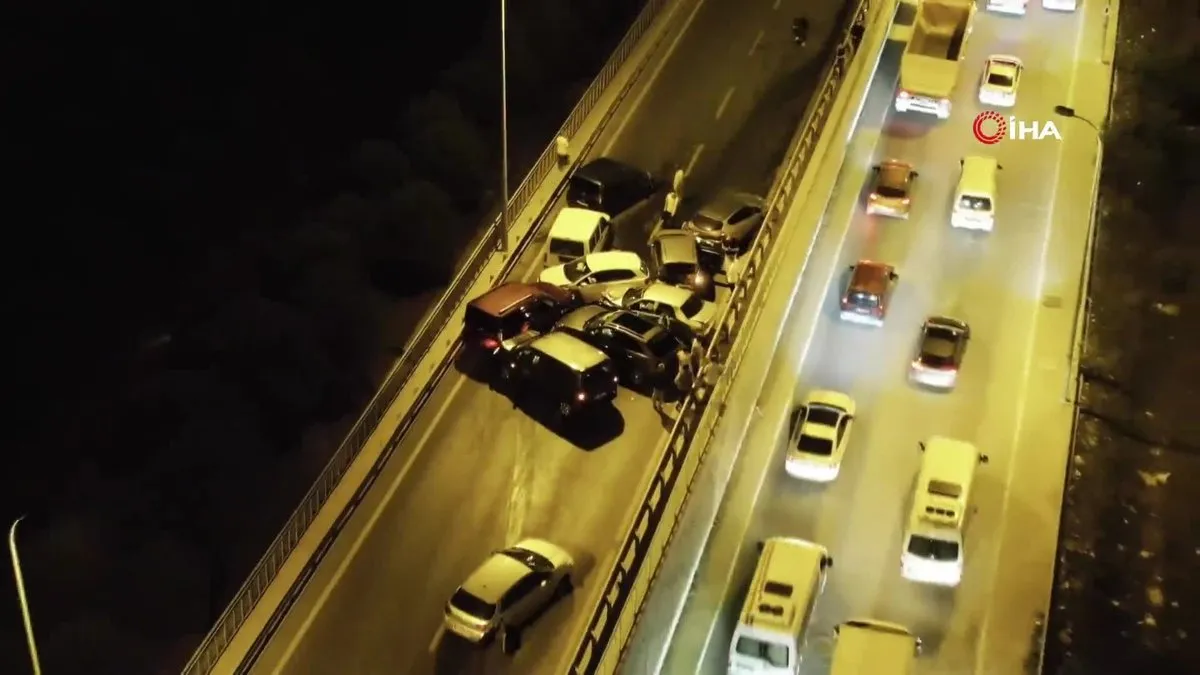 Sultanbeyli'de 15 araçlık zincirleme kaza!