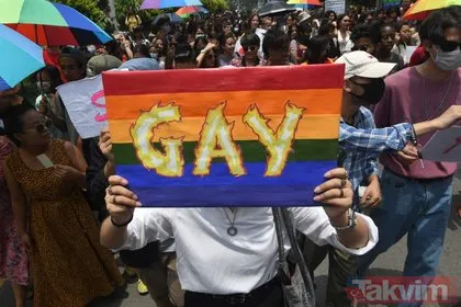 Avrupa’da LGBT sapkınlığı! Binlerce kişi yarı çıplak yürüdü
