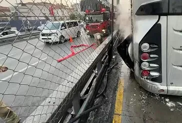 Avcılar'da metrobüs yangını
