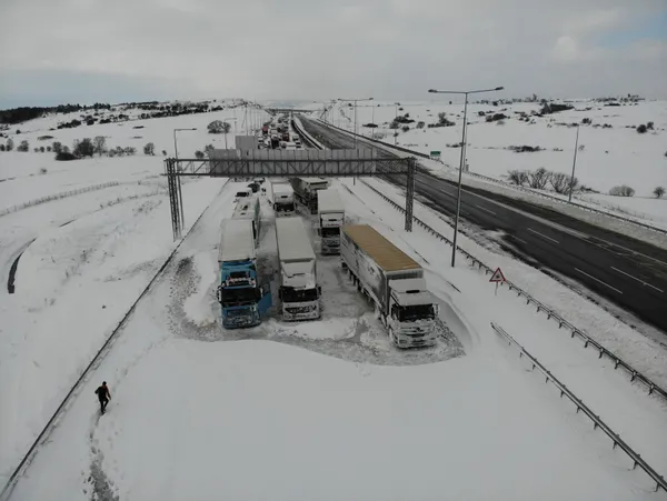 son-dakika-kuzey-marmara-otoyolo-isletmecisine-68-milyon-lira-ceza-otoyol-gecis-ucretleri-iade-edildi-1643611743809.jpg SON DAKİKA: Kuzey Marmara Otoyolo işletmecisine 6,8 milyon lira ceza! Otoyol geçiş ücretleri iade edildi-6