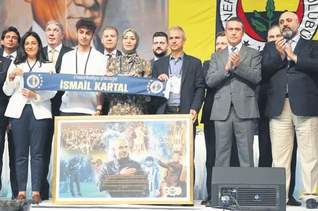 Fenerbahçe'de duygusal veda! Başarılı teknik adam İsmail Kartal gözyaşlarıyla ayrıldı