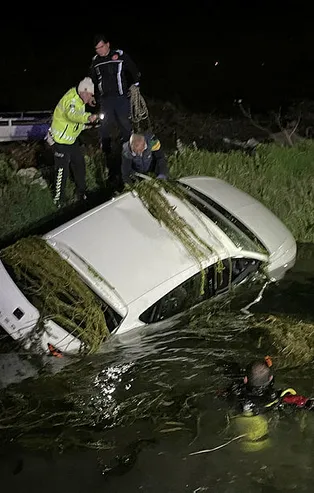 Antalya'da otomobil sulama kanalına uçtu: 1 ölü