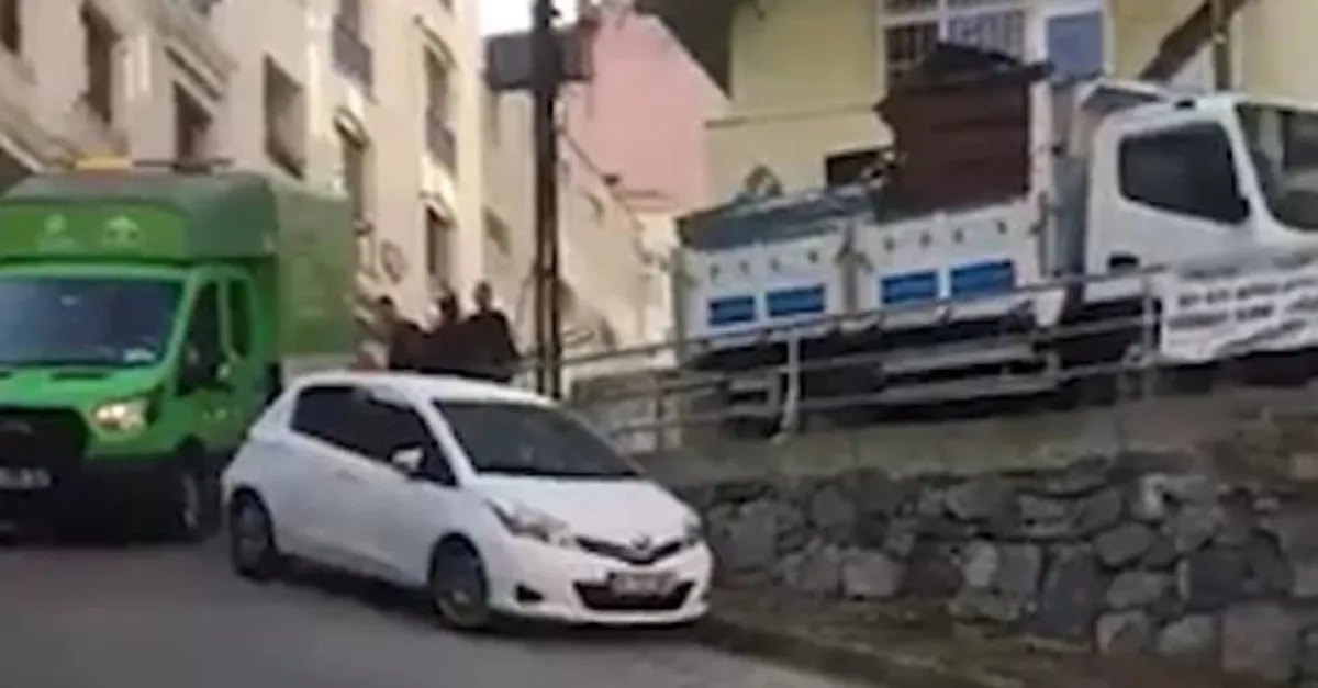 CHP'li İBB aracındaki demirler hurdacıya satıldı!