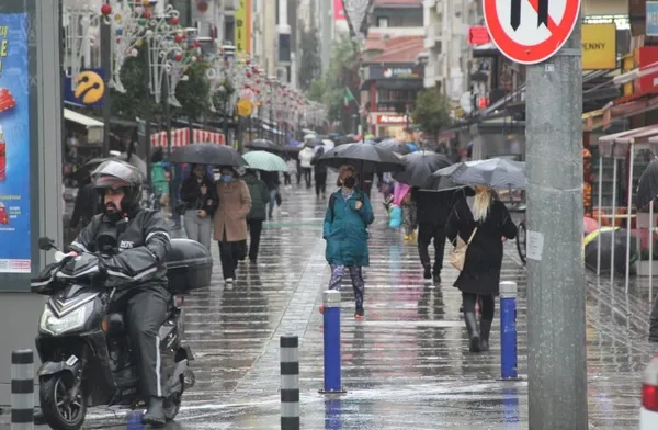 izmirde-her-yagmurda-ayni-manzara-tarihi-kemeralti-carsisini-su-basti-1638883056457.jpg İzmir'de her yağmurda aynı manzara: Tarihi Kemeraltı Çarşısı'nı su bastı-6