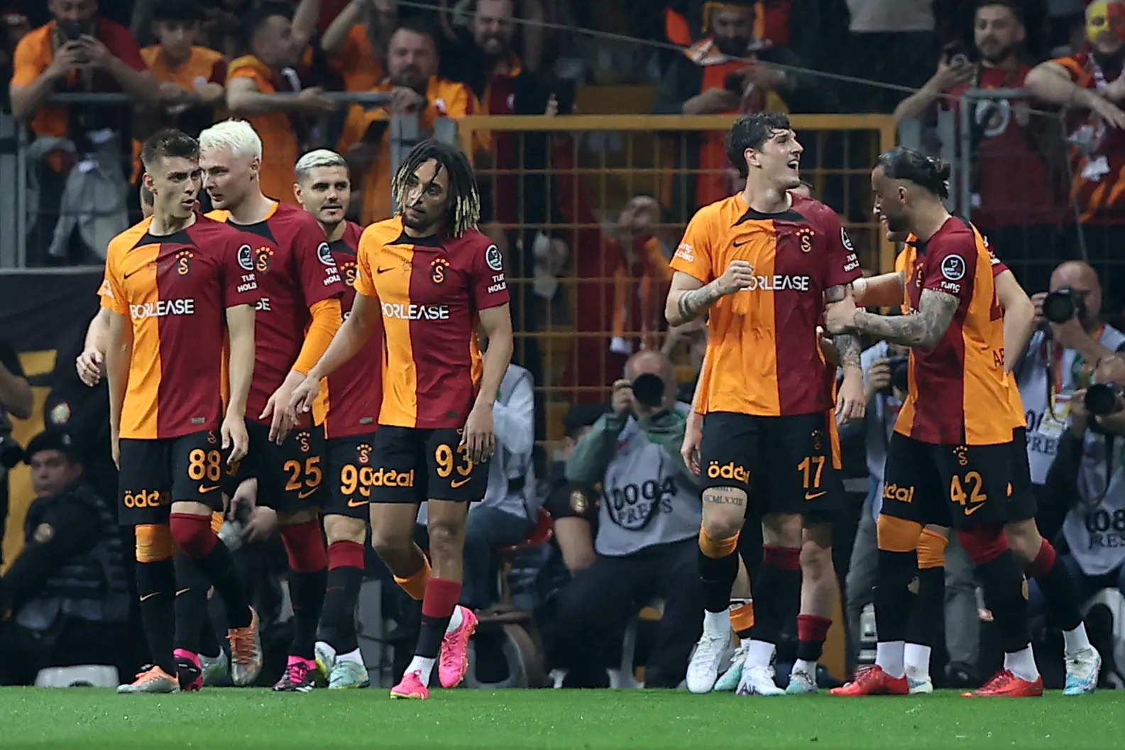 Galatasaray'da yıldızlar geçidi! İşte yapılacak hamleler - 1