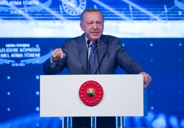 son-dakika-baskan-recep-tayyip-erdogan-ak-parti-ile-chpnin-hizmetlerini-kiyasladi-kanal-istanbul-cesme-takma-toreni-degil-1624712182063.jpg