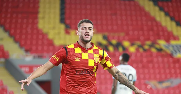 Feyenoord Romulo'dan vazgeçti