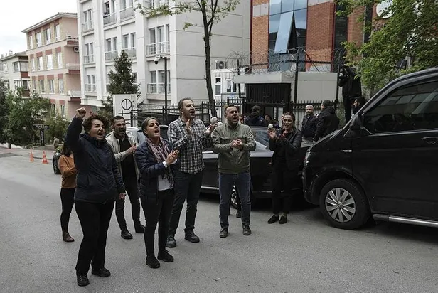 Evlat nöbetindeki ailelerden terörün siyasi ayağı HDP'ye siyah çelenk! HDP’liler hazmedemedi ailelere saldırdı-5