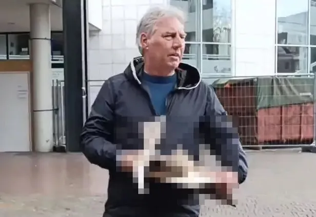 Avrupa'da alçak saldırı: Irkçı PEGIDA hareketi lideri Wagensveld Amsterdam'da Kur'an-ı Kerim yırttı-1