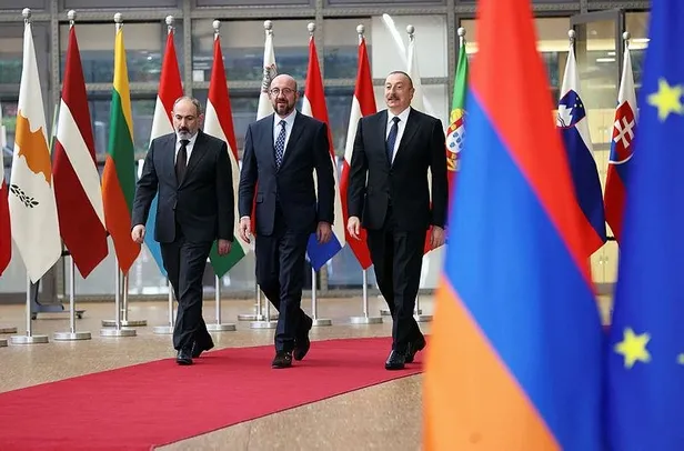 baskan-erdogan-azerbaycan-cumhurbaskani-aliyev-ile-gorustu-ab-ermenistan-ve-azerbaycan-1649360876786.jpeg Başkan Erdoğan Azerbaycan Cumhurbaşkanı Aliyev ile görüştü! AB-Ermenistan ve Azerbaycan...-2