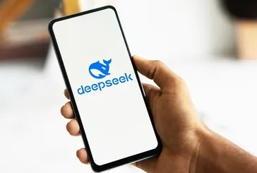 DeepSeek AI nedir, nasıl kullanılır? DeepSeek AI özellikleri neler, ücretsiz mi? GPT-4 ile farkı ne?