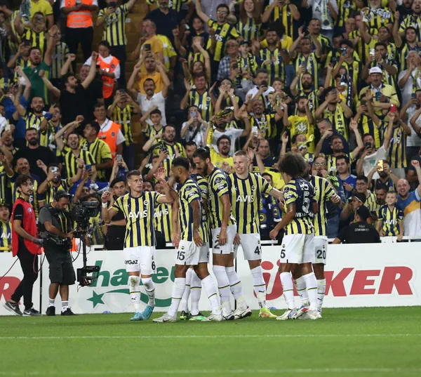 son-dakika-fenerbahce-king-ve-pedro-ile-guldu-1662237860533.jpg