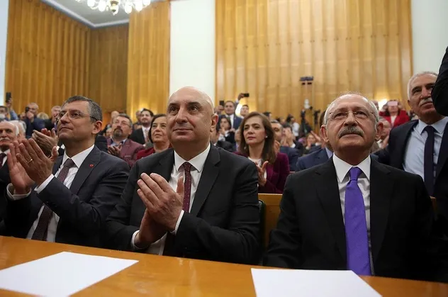 Son dakika: CHP lideri Kemal Kılıçdaroğlu, Erdoğan'a iftiralar savuran Engin Özkoç'u yanından ayırmadı