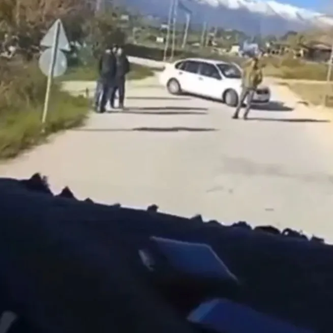 Hatayda yol kapatarak yardım tırını soymaya çalışan alçaklar yakalandı! PÖH devrede