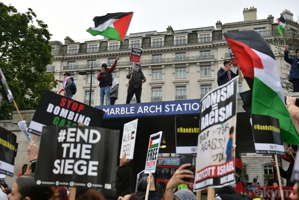 SON DAKİKA: Filistinlilerin katledilmesi protesto ediliyor! Binler Londra'da İsrail Büyükelçiliği'ne yürüyor - 25