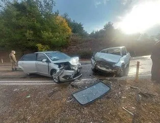 İki otomobil kafa kafaya çarpıştı: Ölü ve yaralılar var