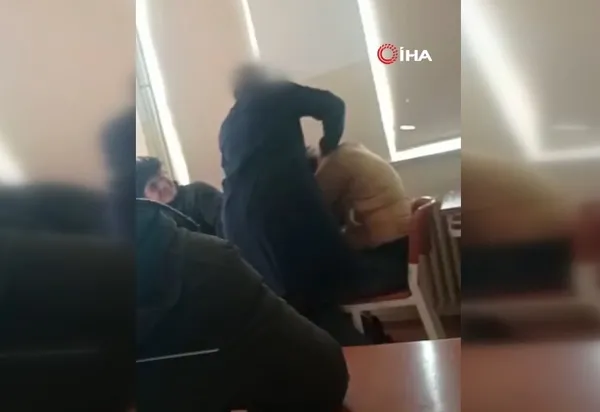1654771566858.jpg Kocaeli'de öğrenciye şiddet! Öğretmen acımasızca dövdü o anlar ortaya çıktı! "Sinir krizi geçirdi"-2