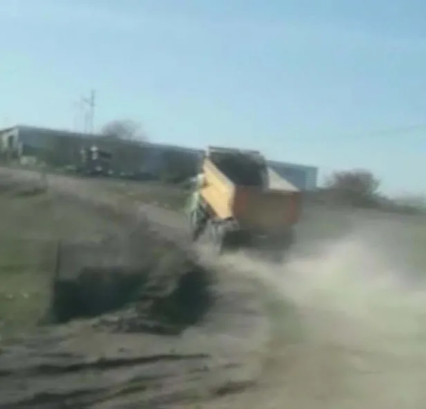 Tuzla'da kaçak döküm dehşeti! Ekipleri fark edince yolun ortasına dökerek kaçtı-3