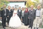Hac parasıyla genç çifte düğün yaptılar