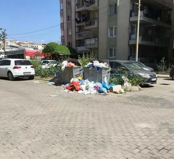 CHP'li Karabağlar Belediyesi sokakları çöp dağlarına çevirdi! Vatandaş isyan etti!-2