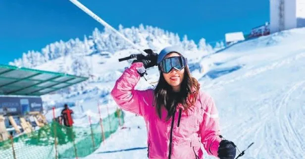 Zehra Yılmaz'dan Kartalkaya'da kayak keyfi