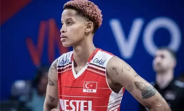 gurur-tablosu-vargasin-hayati-film-senaryolarini-aratmiyor-1689719168893.jpeg Dipten zirveye! Türk Milli Voleybol Takımı'nın yıldızı Melissa Vargas'ın hayatı film senaryolarını aratmıyor-3