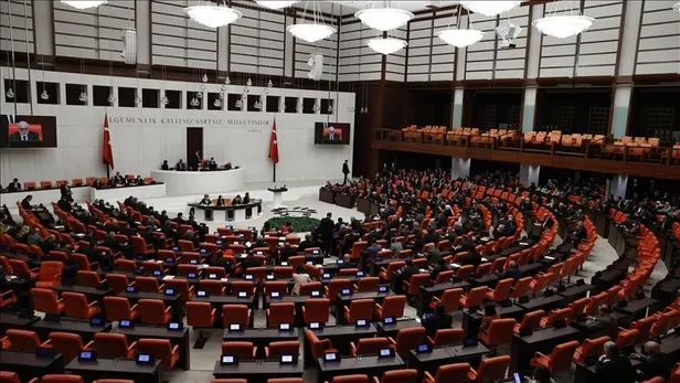 CHP'li Şenal Sarıhan başörtüsüne anayasal güvence getiren teklifi terörle ilişkilendirdi! Cumhuriyet'ten 28 Şubat manşeti: "Teröre fırsat doğar"-9