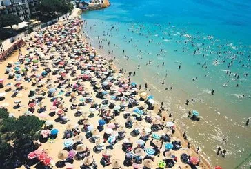 Tatilciler Kandıra'ya akın etti! Akdeniz'i aratmadı