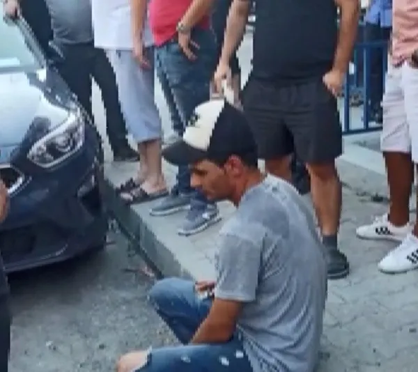 istanbul-kucukcekmecede-taciz-iddiasi-mahalleyi-karistirdi-linc-edilmek-istenen-supheli-gozaltina-alindi-1629232357453.jpg İstanbul Küçükçekmece'de taciz iddiası mahalleyi karıştırdı! Linç edilmek istenen şüpheli gözaltına alındı-3