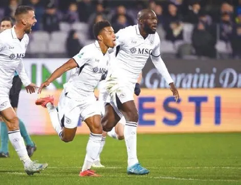 Napoli’nin zirve inadı sürüyor