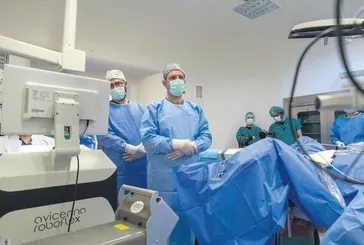 Sağlıkta tarihi başarı: İstanbul’daki doktorlar 1500 kilometre uzaktaki hastayı yerli robot ve 5G ile ameliyat etti