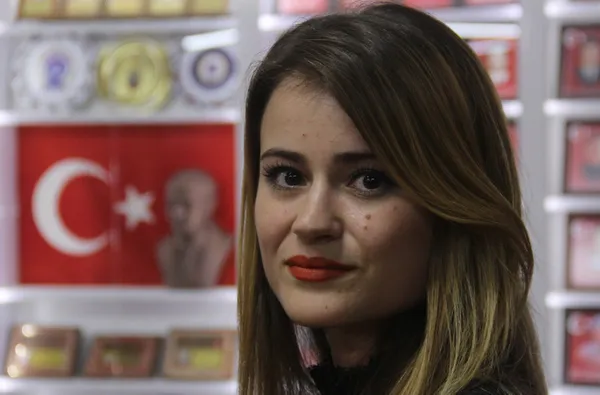 sehit-ali-bezikin-cenazesine-mavi-bere-ile-katilan-kizi-batin-bezik-komando-oldu-1637561047074.jpg Şehit Ali Bezik'in cenazesine mavi bere ile katılan kızı Batın Bezik komando oldu-14