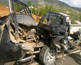 Araç hurdaya döndü! Sürücü sağ çıktı