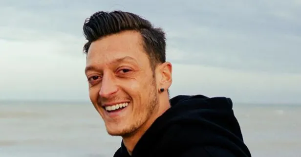 Darısı Mesut’a! Mesut Özil yeni doğan yeğeniyle poz verdi