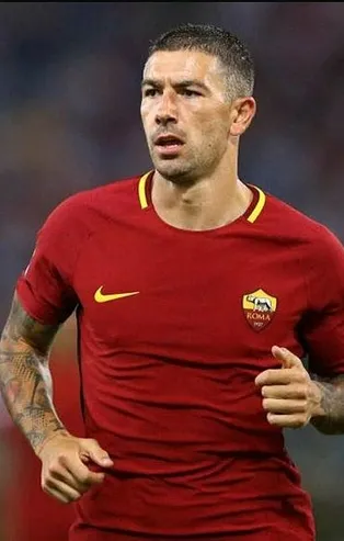 Son dakika transfer haberi: Aleksandar Kolarov 1 yıllığına imzayı attı