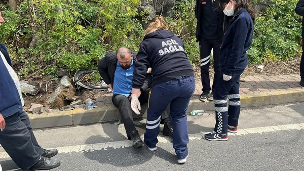 son-dakika-kagithanede-soforu-kalp-krizi-geciren-iett-otobusu-6-araca-carpti-beykozda-iett-otobusu-kaldirima-c-1650535915964.jpg SON DAKİKA: Kağıthane'de şoförü kalp krizi geçiren İETT otobüsü 6 araca çarptı! Beykoz'da İETT otobüsü kaldırıma çıktı taşlara vurdu-10