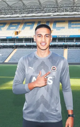 Fenerbahçe Altay Bayındır'ın arkasına iki kaleci birden aldı! Salvatore Sirigu ile İrfan Can Eğribayat artık kanarya