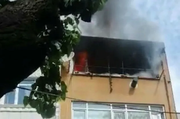 İstanbul Fatih'te yangın paniği! Dumanı gören oraya koştu